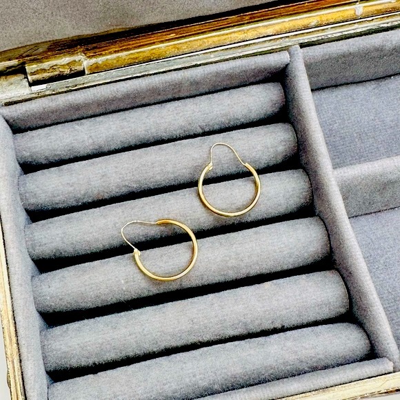 Vintage 14 KT Gold Hoop Dainty Earrings - Picture 8 of 11